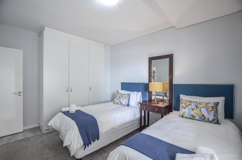 To Let 2 Bedroom Property for Rent in Dolphin Beach Western Cape